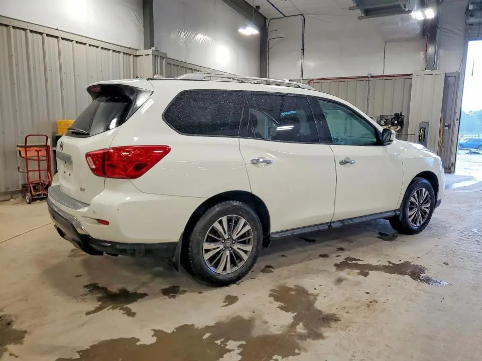 2017 NISSAN PATHFINDER SV  