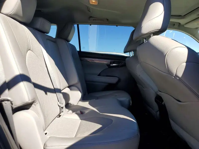 2022 TOYOTA HIGHLANDER LIMITED  