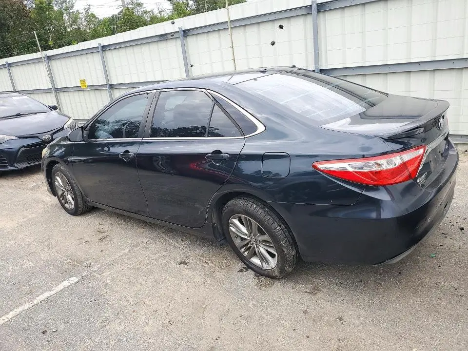 2015 TOYOTA CAMRY SE  