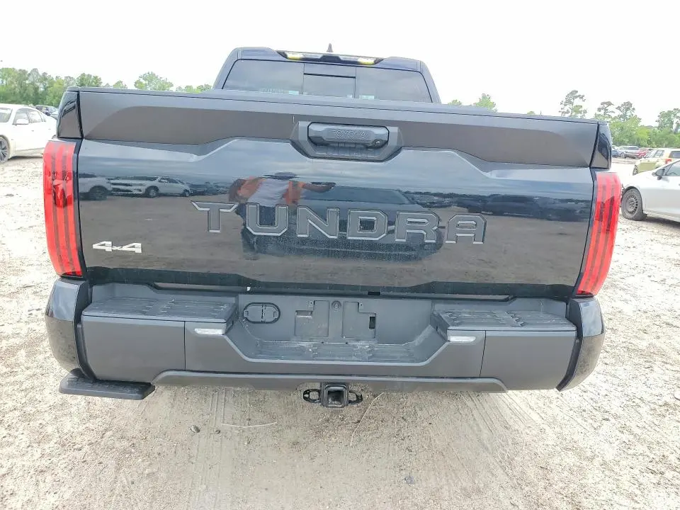 2023 TOYOTA TUNDRA SR5  