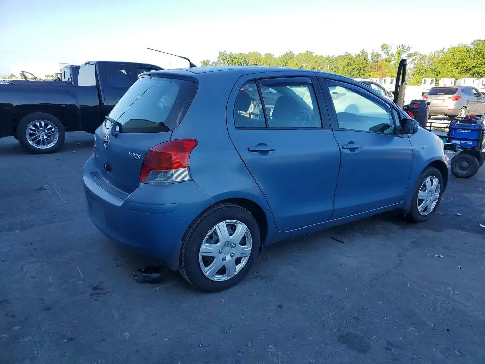 2011 TOYOTA YARIS BASE  