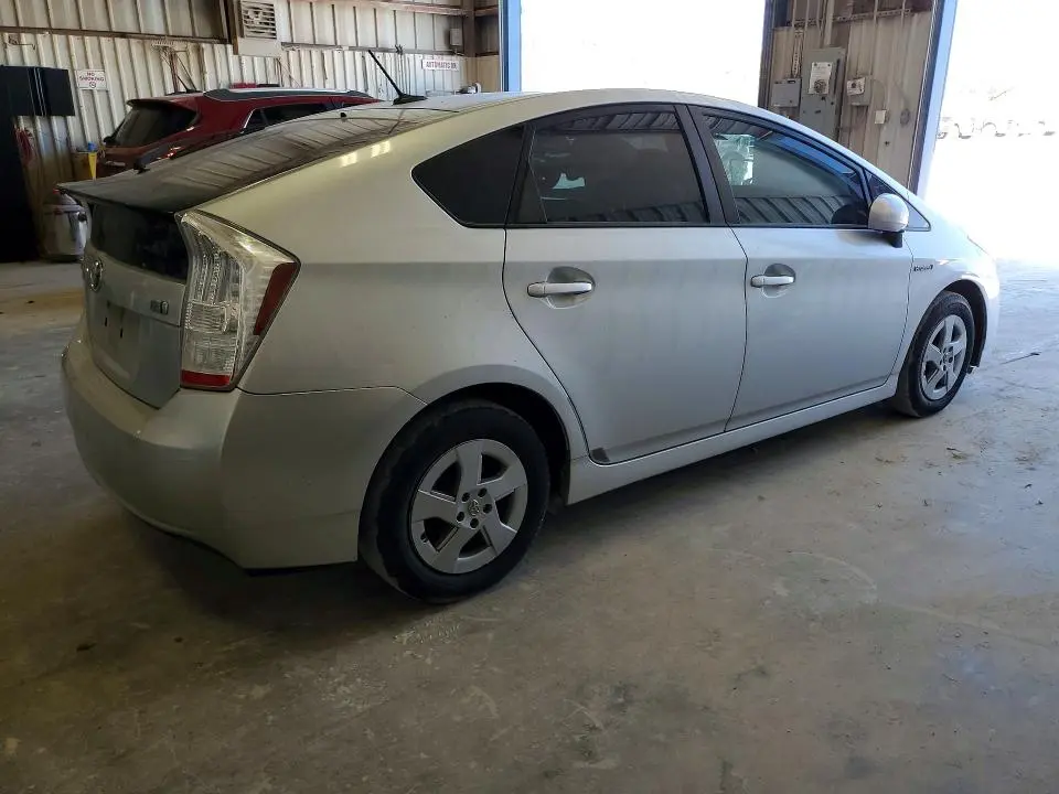 2011 TOYOTA PRIUS THREE  