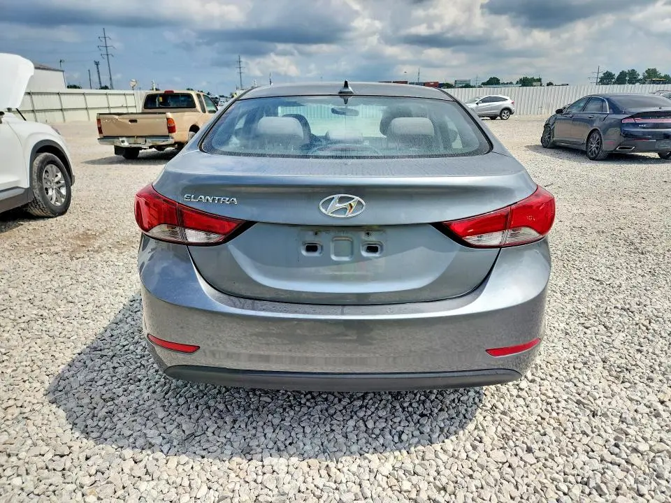 2016 HYUNDAI ELANTRA SE  