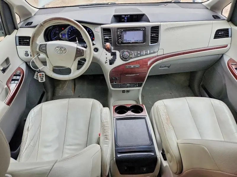 2013 TOYOTA SIENNA XLE 8-PASSENGER  
