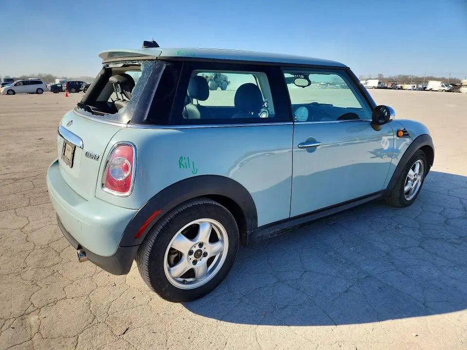 2011 MINI COOPER   