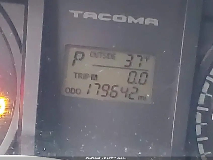 2017 TOYOTA TACOMA SR