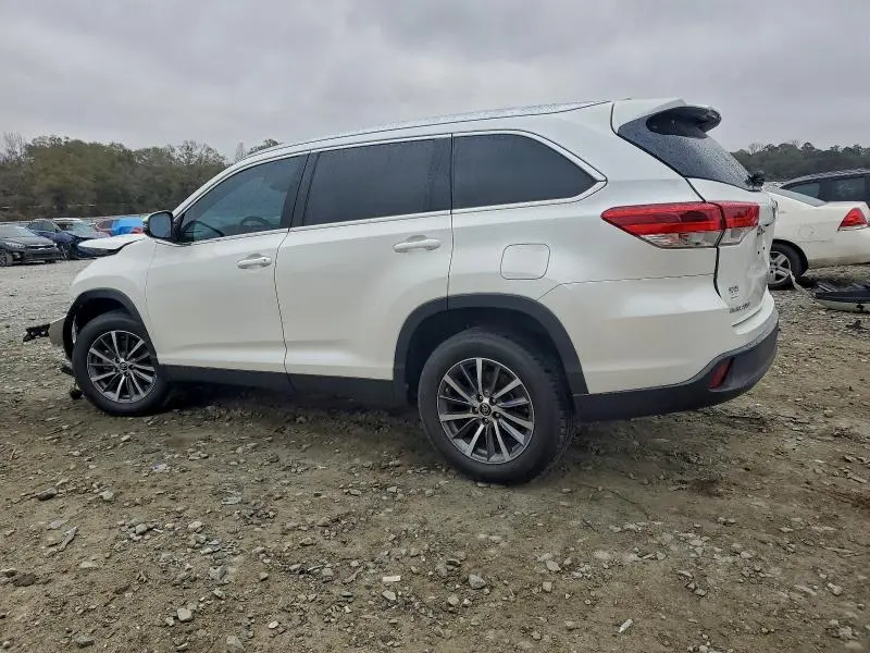2019 TOYOTA HIGHLANDER SE  