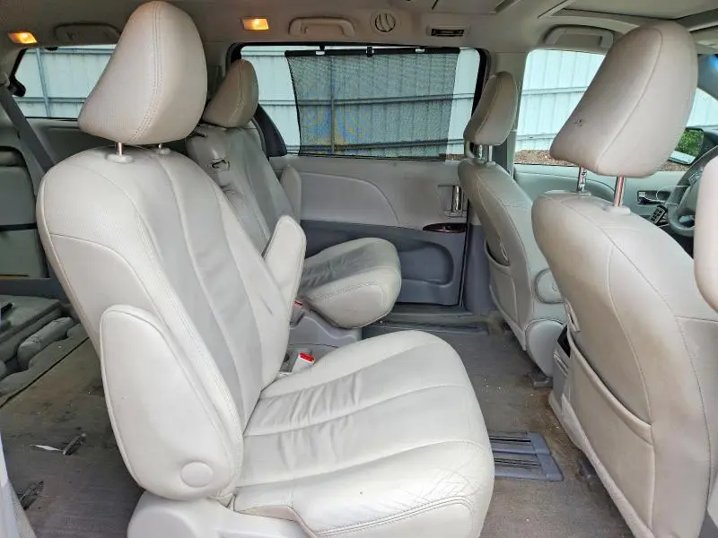 2013 TOYOTA SIENNA XLE 8-PASSENGER  