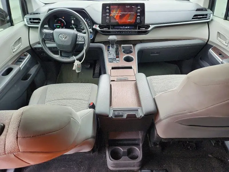 2022 TOYOTA SIENNA LE 8-PASSENGER  