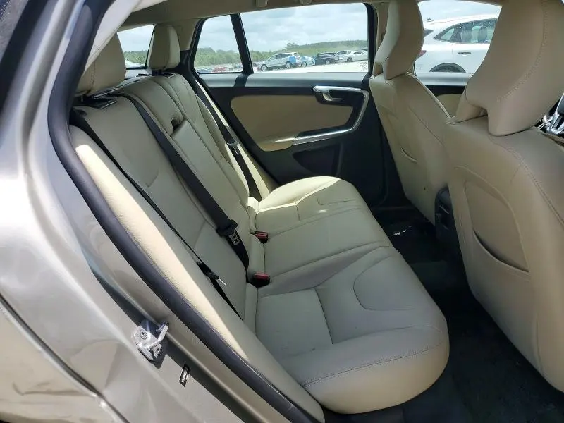 2016 VOLVO V60 T5 PLATINUM  