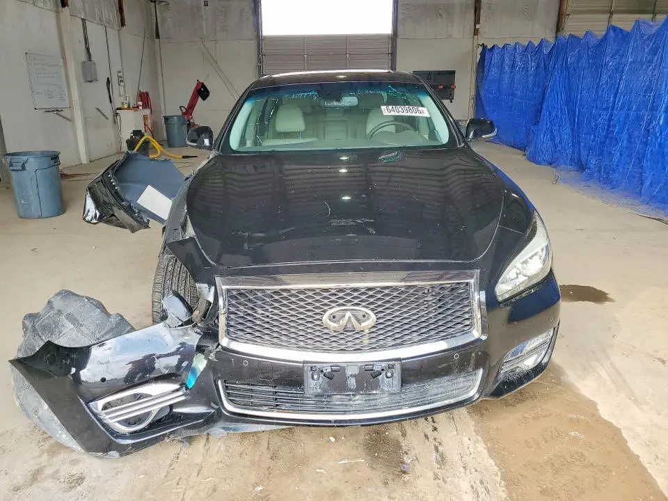 2015 INFINITI Q70 3.7  