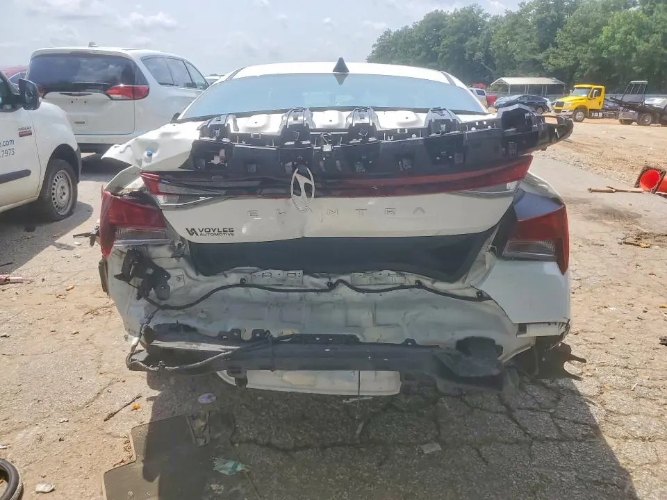 2024 HYUNDAI ELANTRA SE  