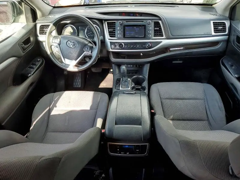 2017 TOYOTA HIGHLANDER LE  