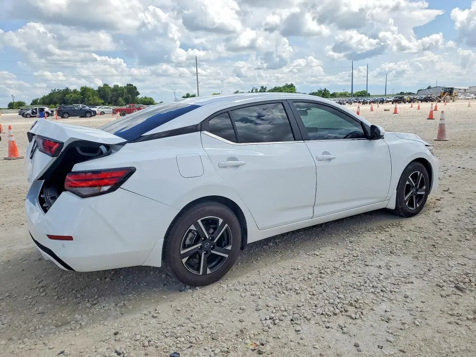 2025 NISSAN SENTRA SV  