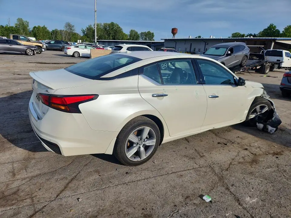 2020 NISSAN ALTIMA SL  