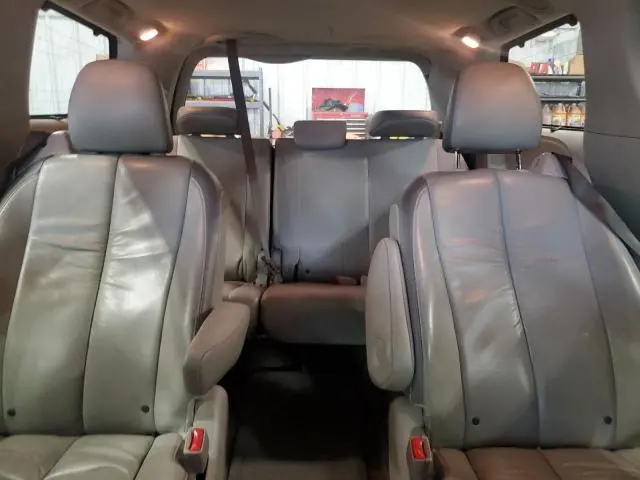2011 TOYOTA SIENNA XLE  