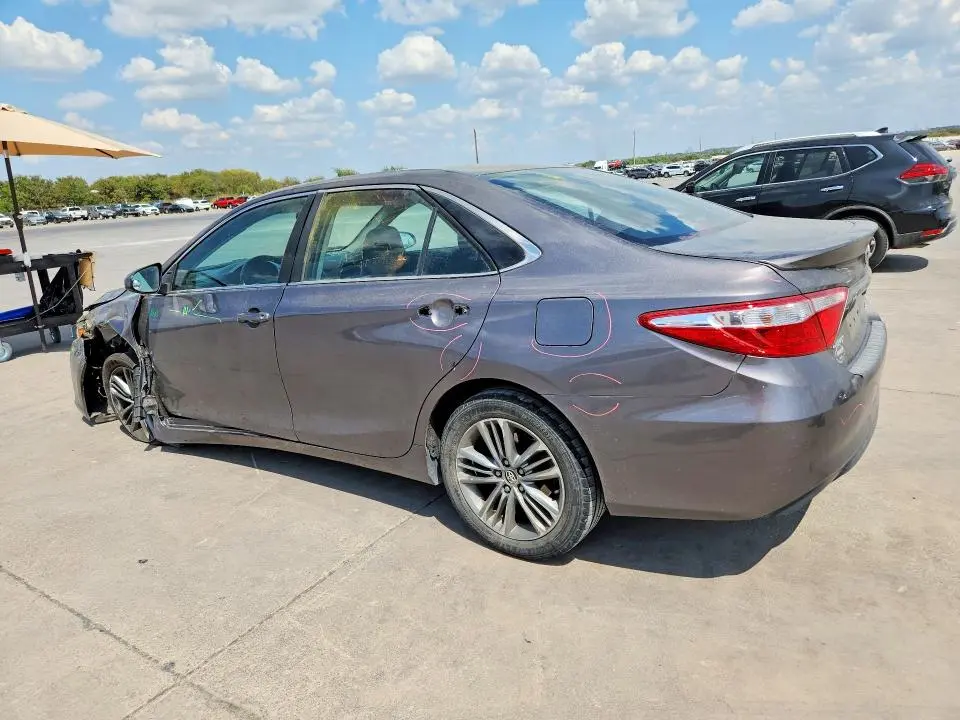 2016 TOYOTA CAMRY SE  