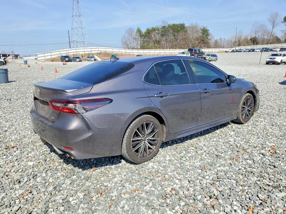2022 TOYOTA CAMRY SE  