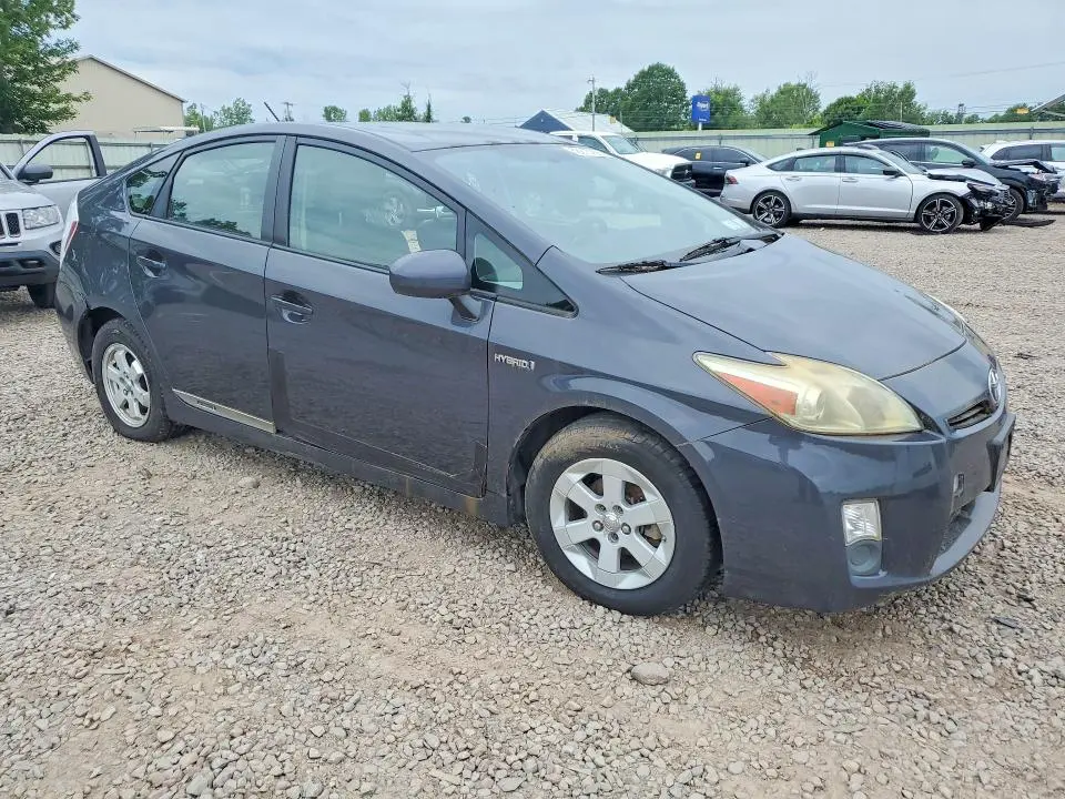 2010 TOYOTA PRIUS III  