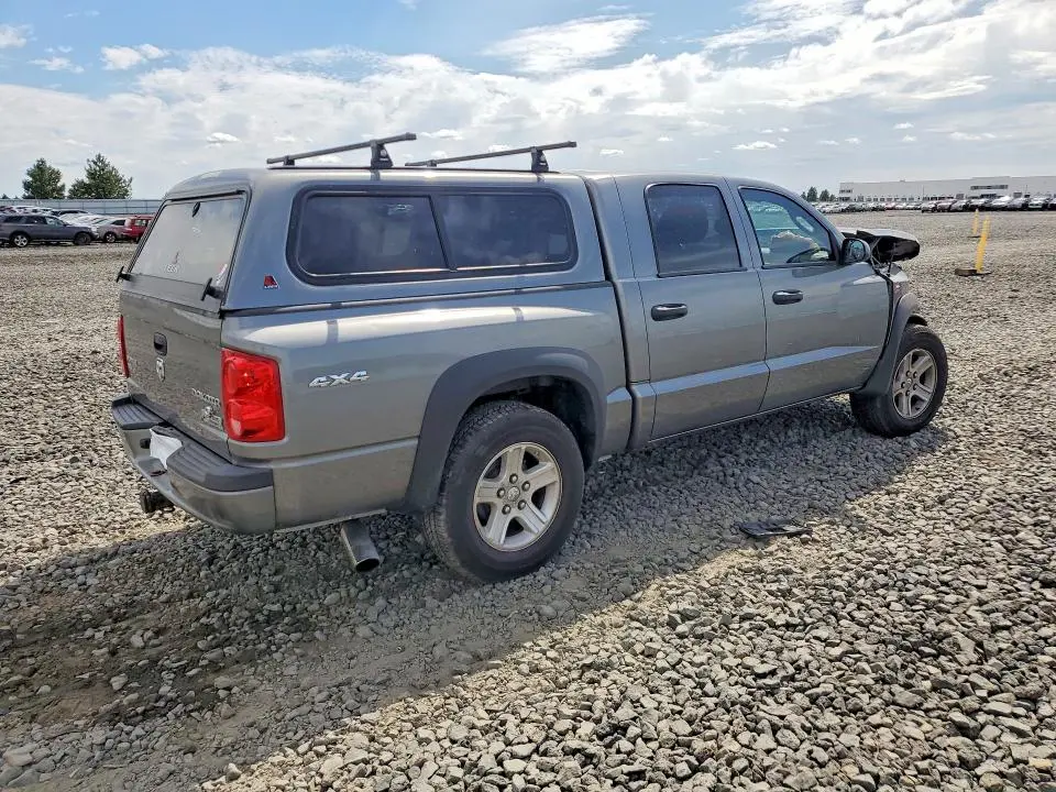 2011 DODGE DAKOTA SLT  