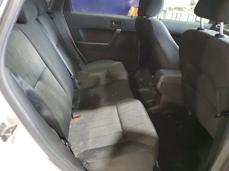 2010 FORD FOCUS SE  