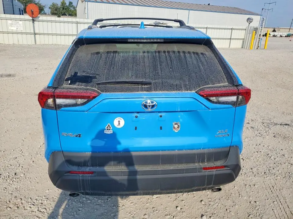 2021 TOYOTA RAV4 XLE  