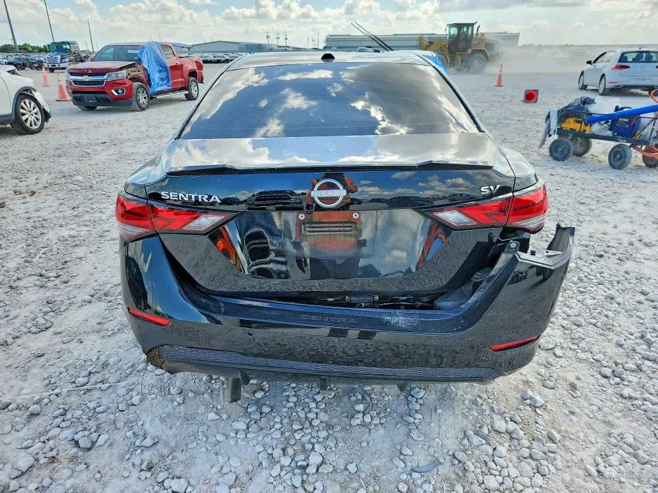 2024 NISSAN SENTRA SV  