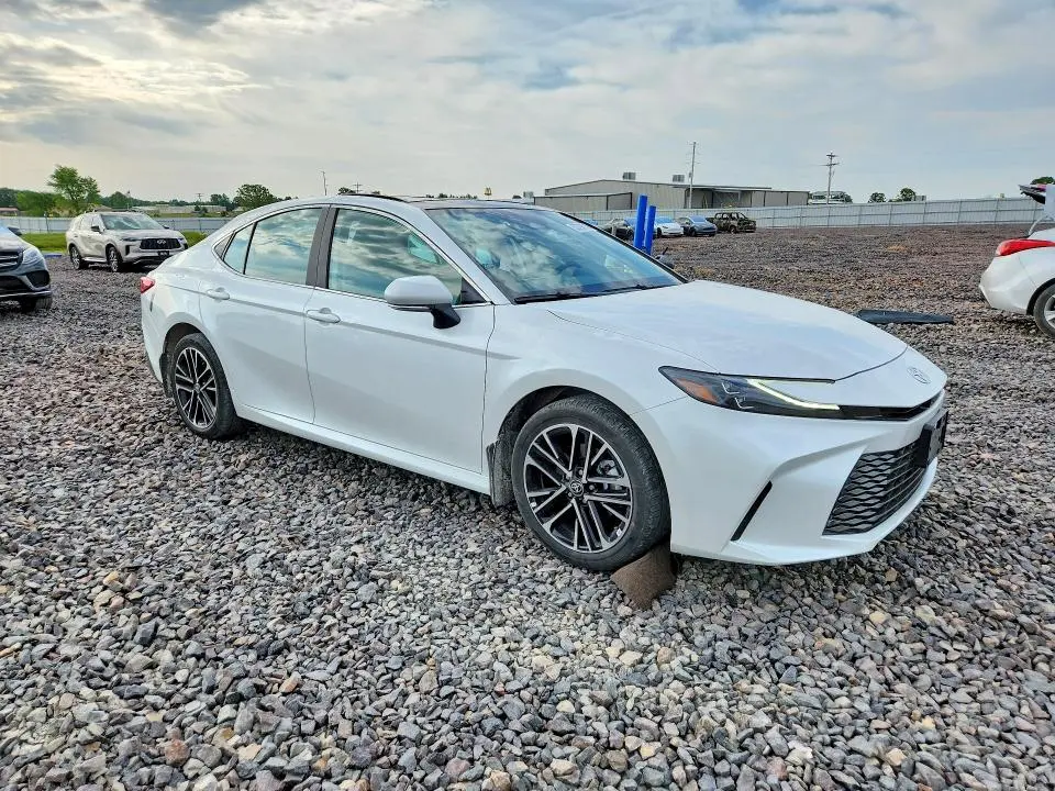 2025 TOYOTA CAMRY XLE  