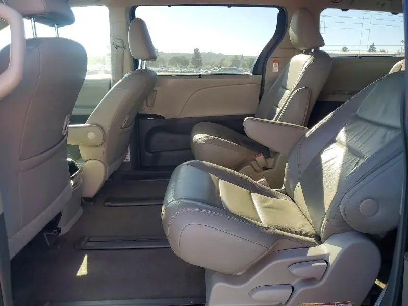 2017 TOYOTA SIENNA XLE 7-PASSENGER  