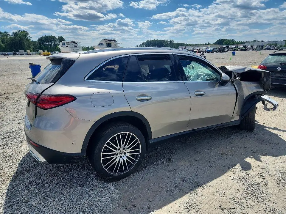 2024 MERCEDES-BENZ GLC 300  