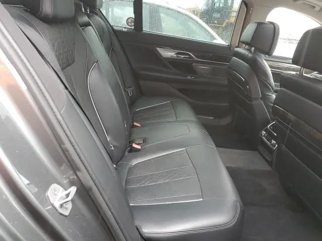 2016 BMW 750 XI