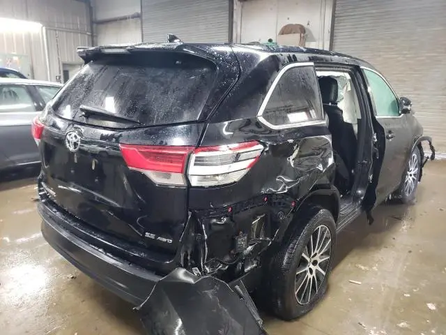 2017 TOYOTA HIGHLANDER SE