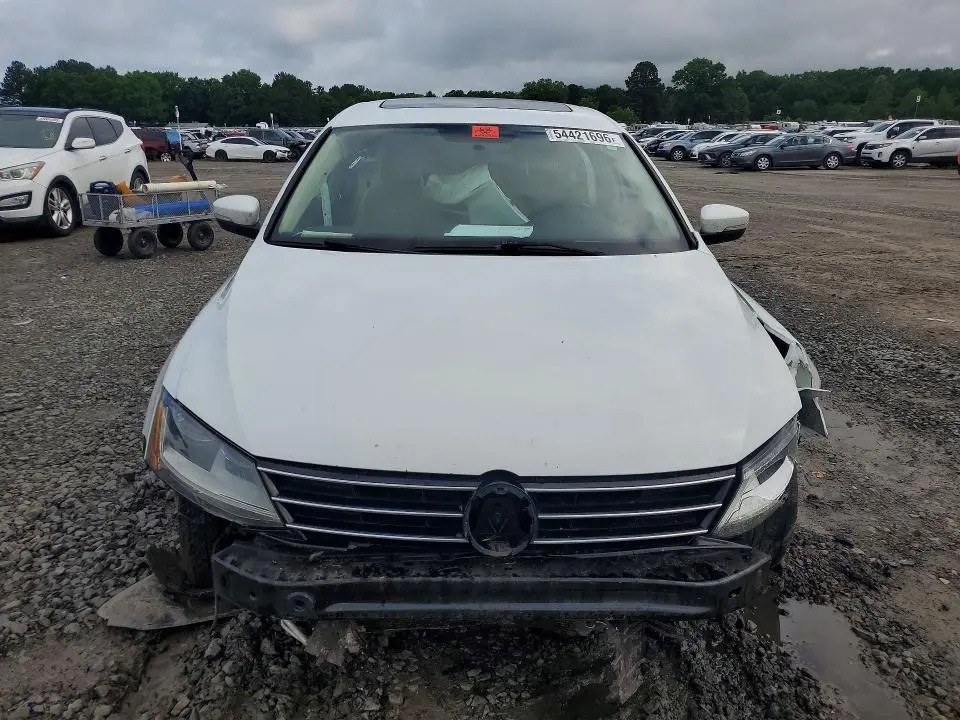 2017 VOLKSWAGEN JETTA SE  