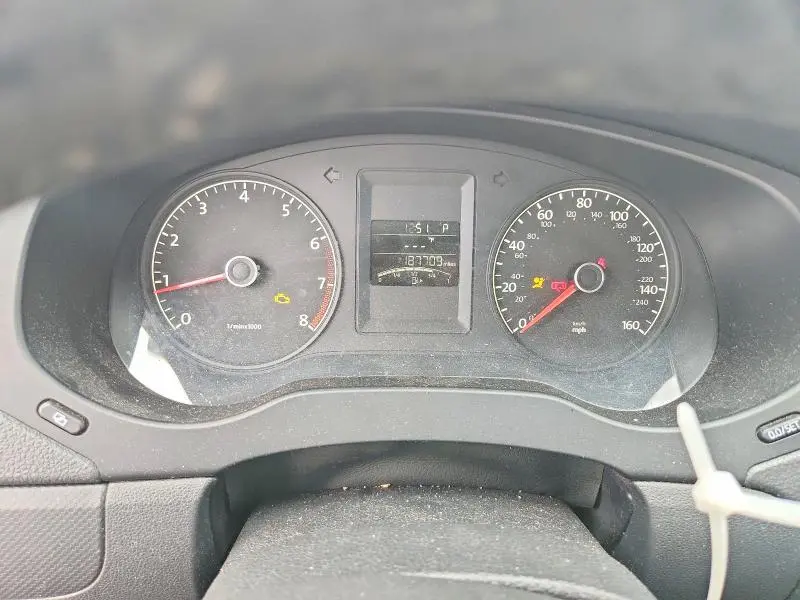 2011 VOLKSWAGEN JETTA SE  
