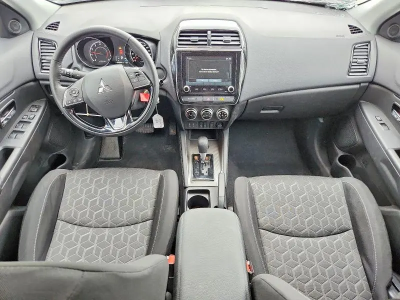 2025 MITSUBISHI RVR SE  