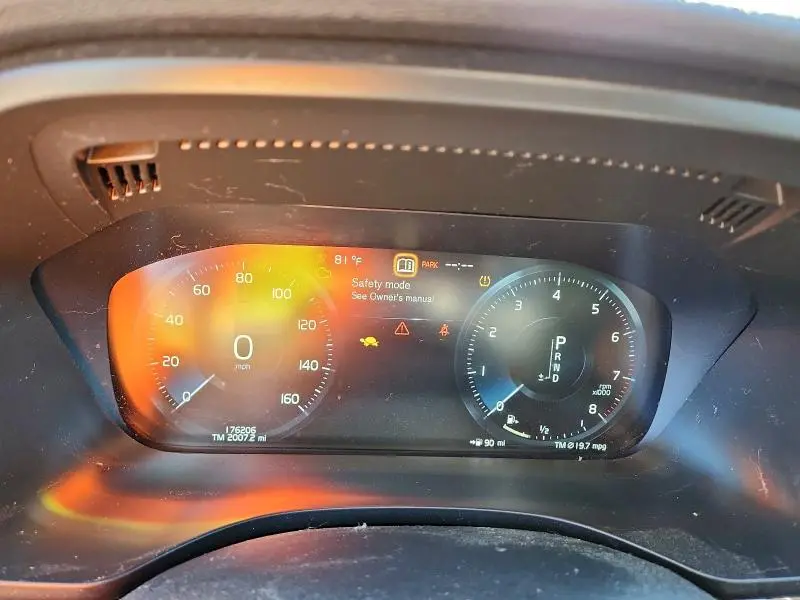 2018 VOLVO XC60 T6 MOMENTUM  