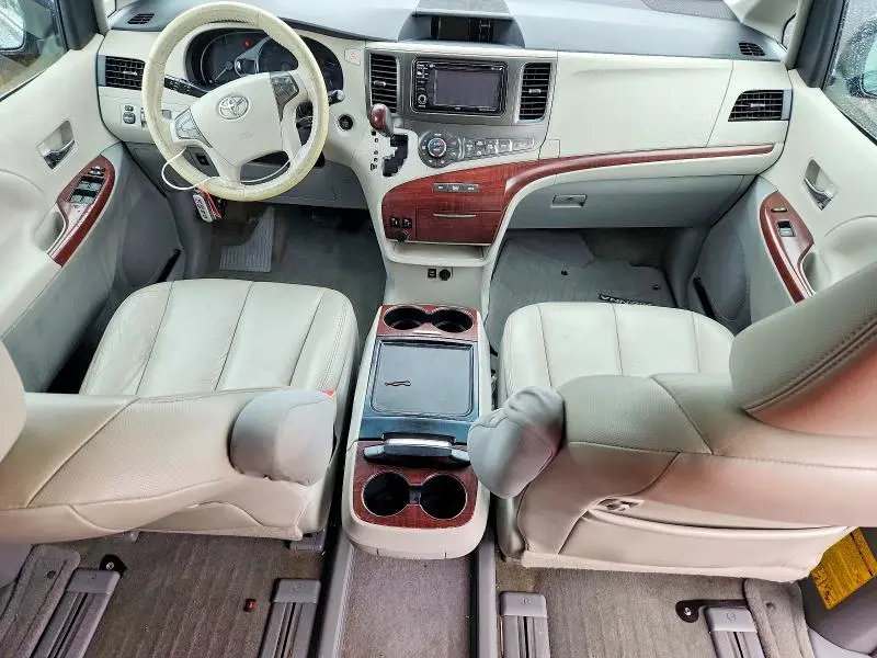 2012 TOYOTA SIENNA   