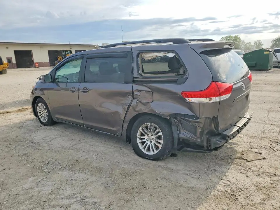 2014 TOYOTA SIENNA XLE 8-PASSENGER  