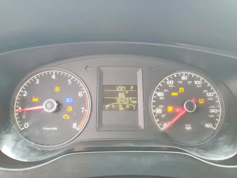 2011 VOLKSWAGEN JETTA SE  