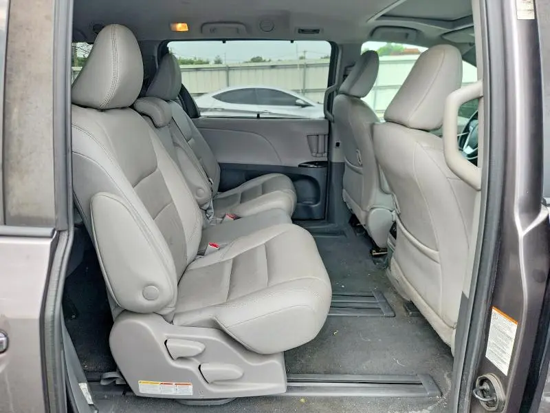 2019 TOYOTA SIENNA XLE 8-PASSENGER  
