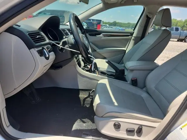 2016 VOLKSWAGEN PASSAT SE  