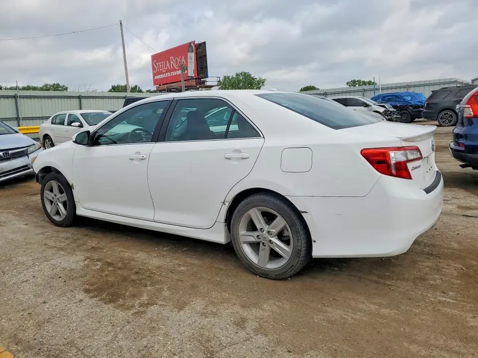 2014 TOYOTA CAMRY SE  