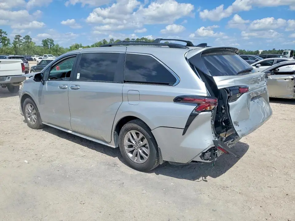 2025 TOYOTA SIENNA XLE 8-PASSENGER  