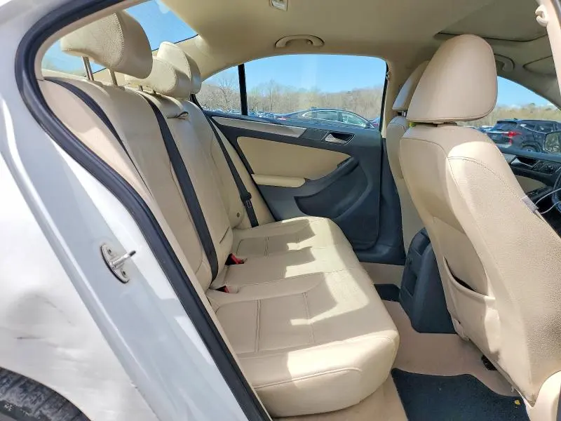 2016 VOLKSWAGEN JETTA SE  