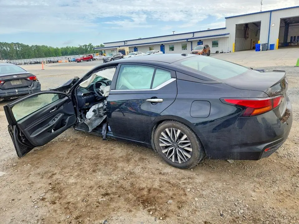 2024 NISSAN ALTIMA SV  