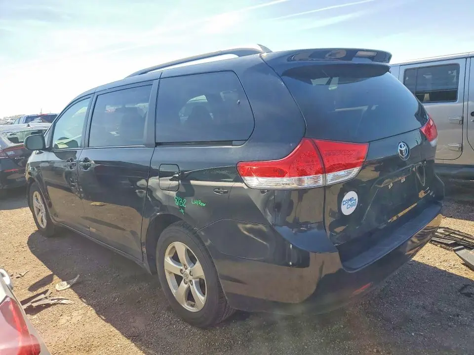 2013 TOYOTA SIENNA LE  
