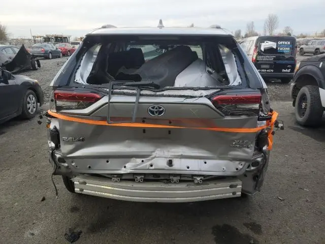 2022 TOYOTA RAV4 XLE