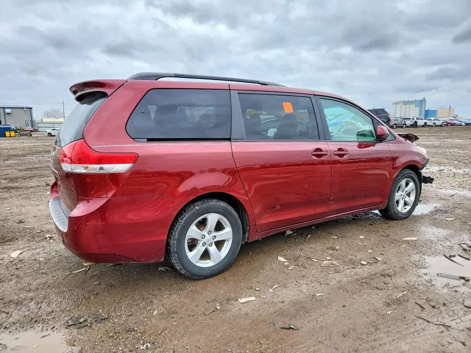 2013 TOYOTA SIENNA LE  