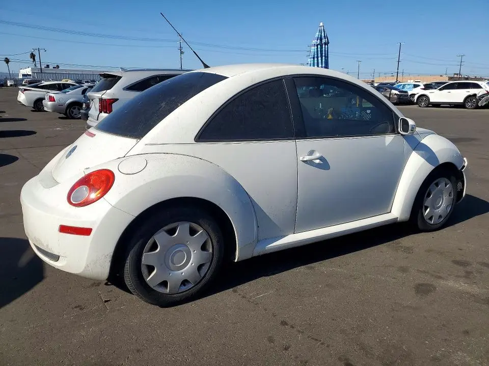 2010 VOLKSWAGEN NEW BEETLE   