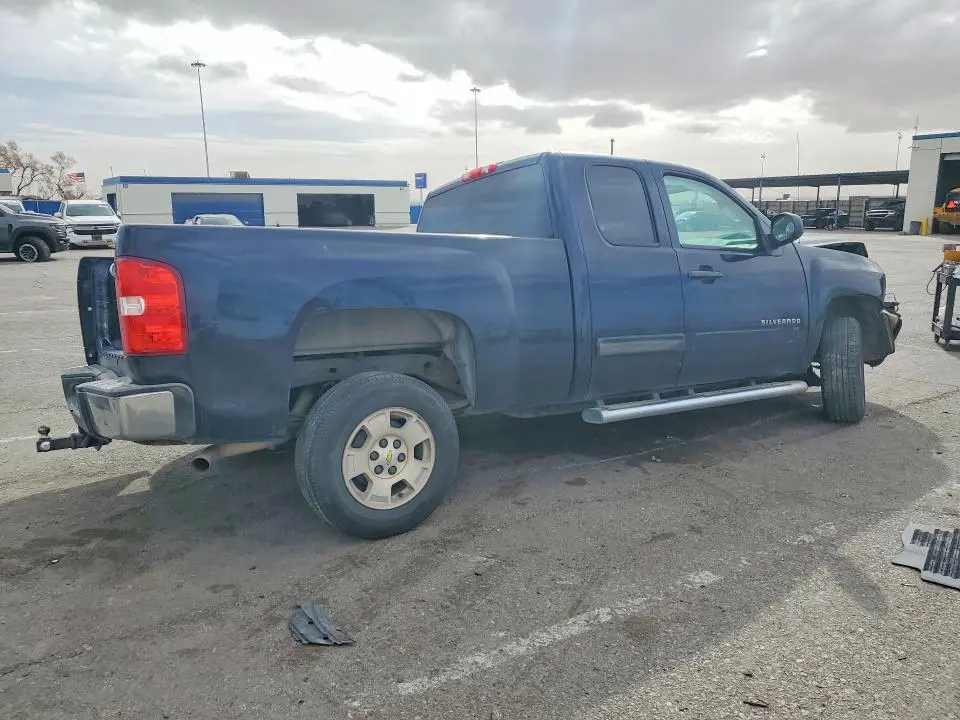 2011 CHEVROLET SILVERADO C1500 LT  
